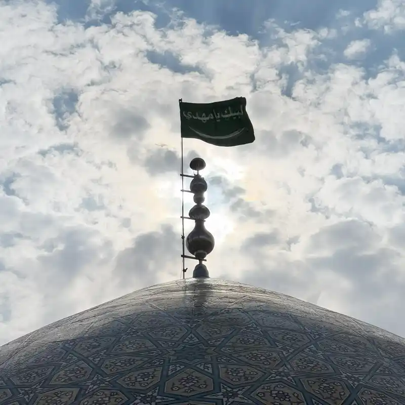 پرچم اهتزاز لبیک یا مهدی حرم حضرت معصومه